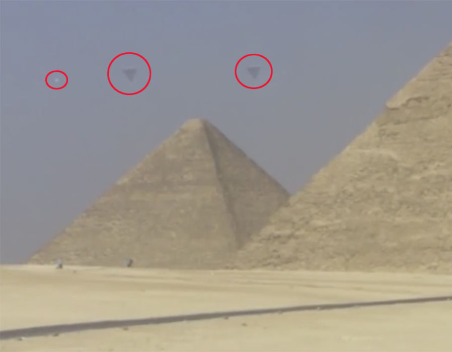 Astonishing images as UFOs appear over pyramids